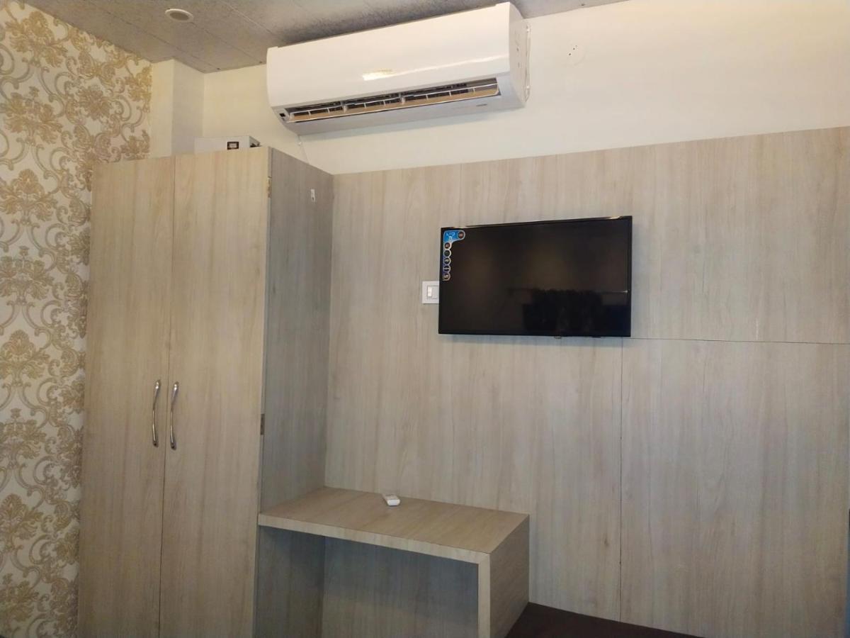 Hotel Gateway Kailash Varanasi Ngoại thất bức ảnh