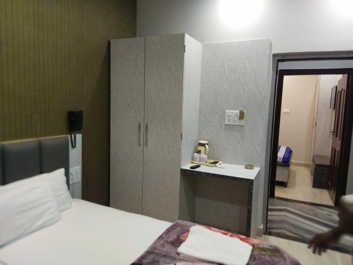 Hotel Gateway Kailash Varanasi Ngoại thất bức ảnh