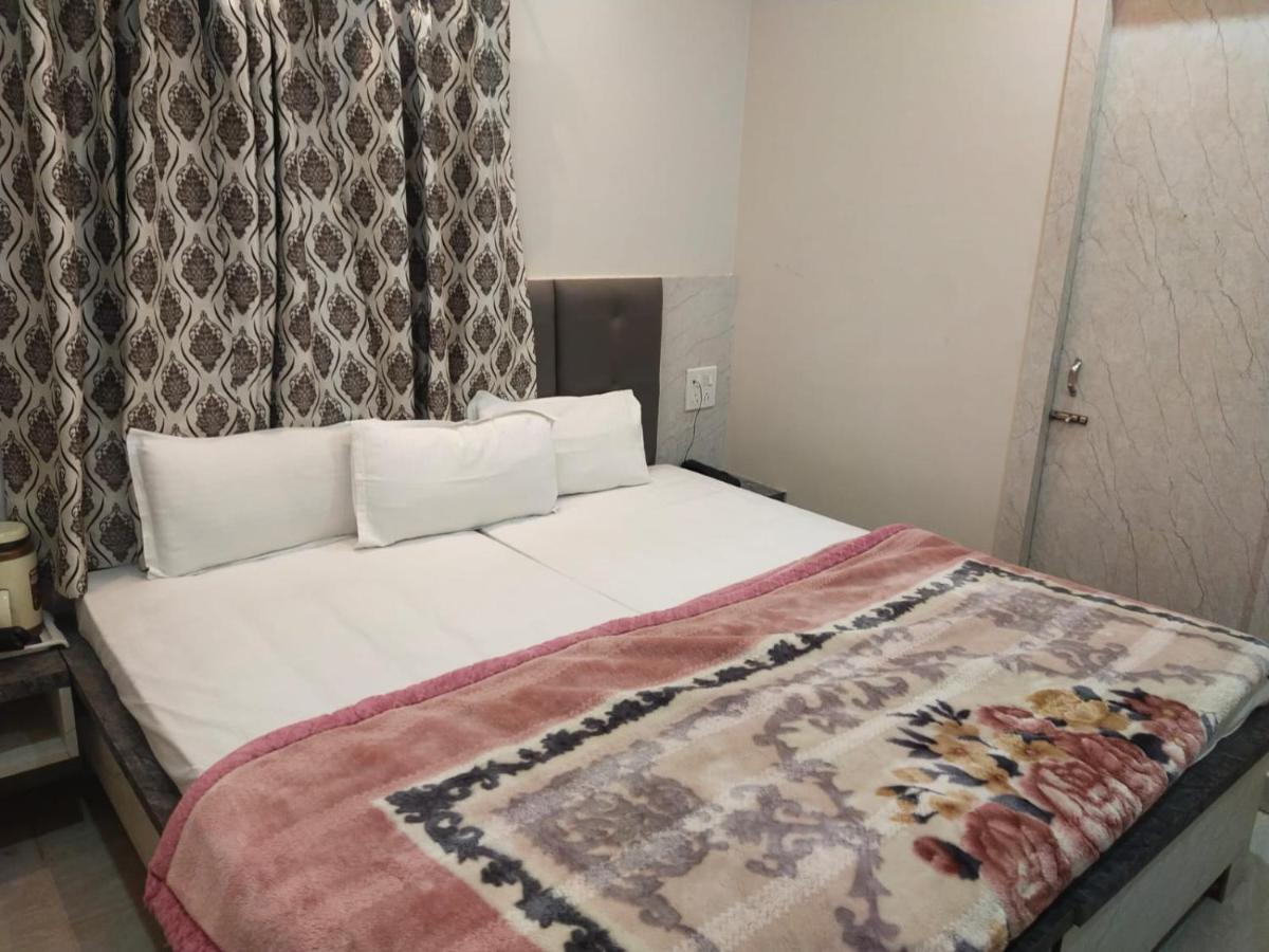 Hotel Gateway Kailash Varanasi Ngoại thất bức ảnh